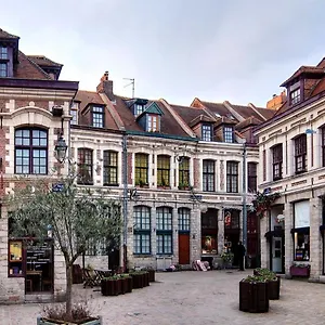 Center Equipped And Bright Appartement